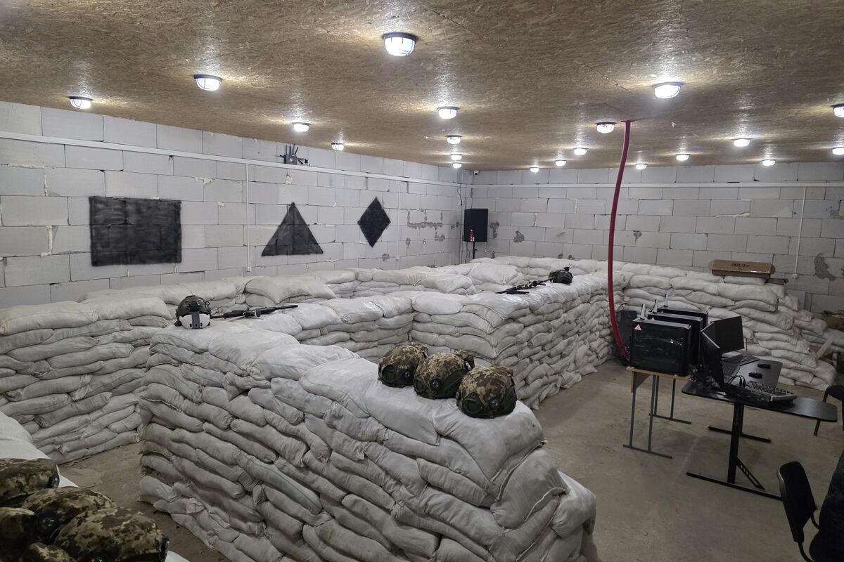 Full training facility showing operator station and multiple trainee positions